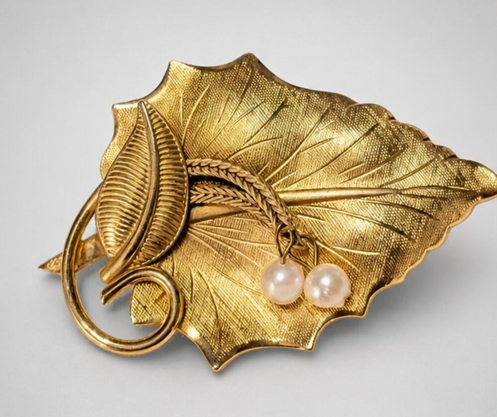 Vintage Leaf Brooch Pin 2" Textured Gold-tone Faux Pearl‎ Chain Tassels gf1-16